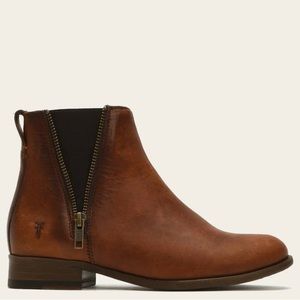 Frye Carly Zip Chelsea Boot - Cognac - Never Worn!